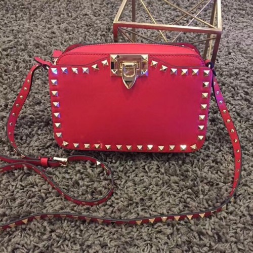 Valentino Garavani Schultertasche Rockstud aus Leder 7279 rot