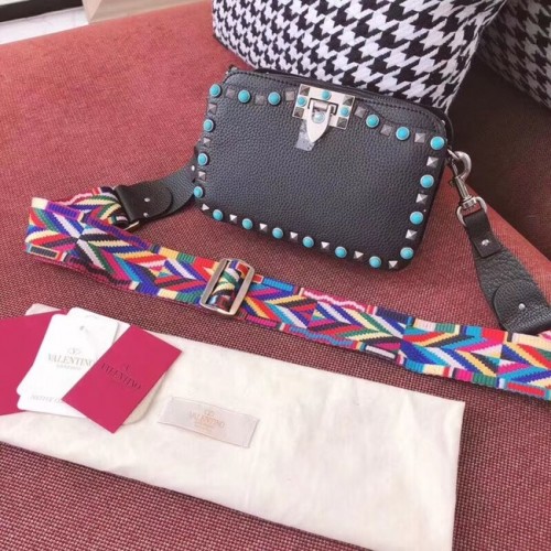 Valentino Garavani Schultertasche Rockstud aus Leder B7279 schwarz