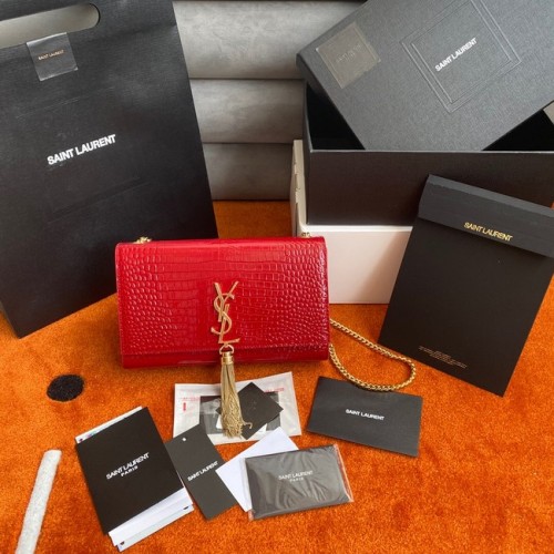 Yves Saint Laurent KATE BRIEFTASCHE MIT KETTE MIT QUASTE AUS GLÄNZENDEM LEDER MIT KROKODIL-PRÄGUNG 452159 rot