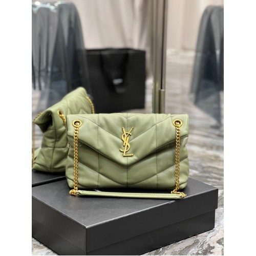 Yves Saint Laurent MITTLERE LOULOU PUFFER TASCHE AUS GESTEPPTEM, GEKNAUTEM LEDER Y577475 HELLGRÜN