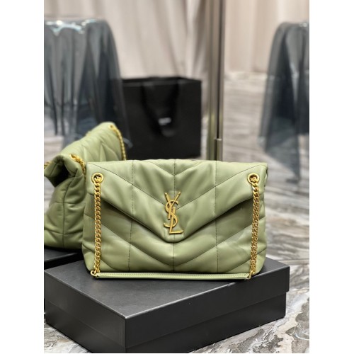 Yves Saint Laurent MITTLERE LOULOU PUFFER TASCHE AUS GESTEPPTEM, GEKNAUTEM LEDER Y577475 HELLGRÜN
