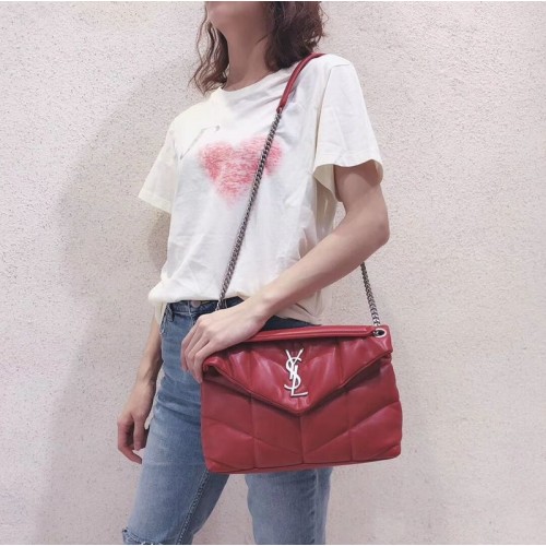 Yves Saint Laurent KLEINE TASCHE „LOULOU PUFFER“ AUS MATTEM LEDER IN GESTEPPTER GEKNÖPFT Y577476 Rot