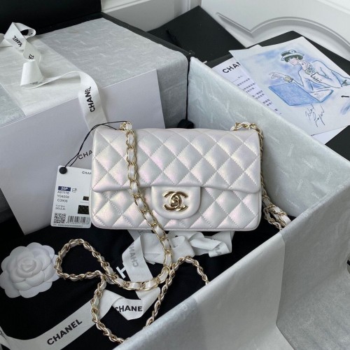 Chanel Klappentasche Iridescent Calfskin Light Gold-Ton AS1116 Pearl White