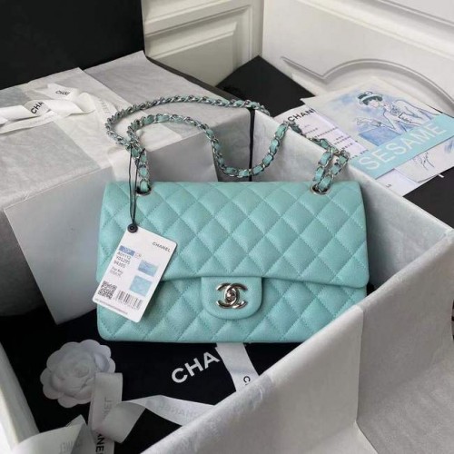Chanel Überschlagtasche Genarbtes Kalbsleder silber Metall A01112 hellblau