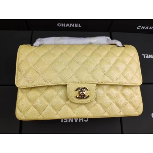 Chanel Klappentasche Schillerndes genarbtes Kalbsleder & goldfarbenes AS1112 gelb