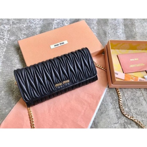 miu miu Matelasse Nappaleder Clutch 5DH002 schwarz