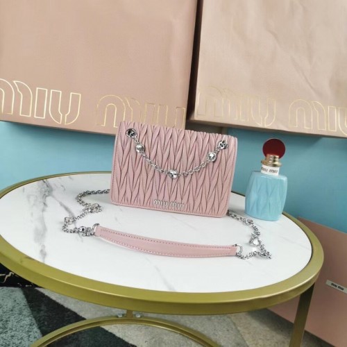 miu miu Matelasse Nappaleder Umhängetasche 5AC065 rosa