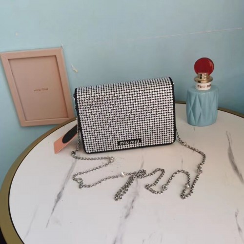 miu miu Matelasse Nappaleder Umhängetasche 5BT064 schwarz